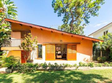 Casa · 250m² · 3 Quartos · 4 Vagas · Casa á venda próximo ao Jockey clube, 3 quartos, um deles suíte, 4 vagas.