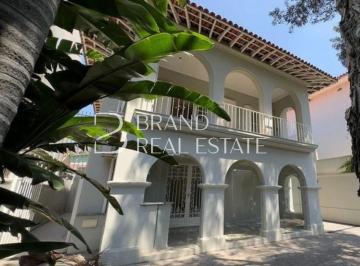 Casa · 400m² · 4 Quartos · 5 Vagas · Casa á venda de 400m², com 04 dormitórios e 04 vagas ao lado do Ibirapuera