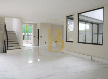 Casa · 250m² · 4 Quartos · 4 Vagas · Casa moderna, em condomínio fechado, localizada no Jardim dos Estados.