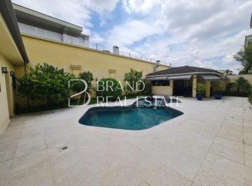 Casa · 554m² · 4 Quartos · 5 Vagas · Casa sofisticada, em condomínio fechado, localizada na Chácara Monte Alegre.