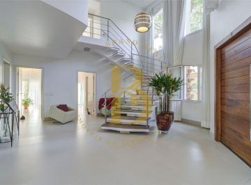 Casa · 467m² · 4 Quartos · 4 Vagas · Casa de vila com 467 m², 4 quartos sendo 4 suítes à venda no bairro Jardim dos Estados.
