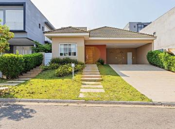 Casa · 250m² · 3 Quartos · 4 Vagas · Casa de condomínio com 250 m², 3 quartos sendo 3 suítes à venda no bairro Alphaville.