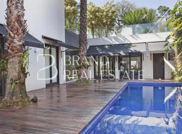 Casa · 931m² · 4 Quartos · 5 Vagas · Sofisticação absoluta no Jardim Europa | 931 m² de arquitetura autoral, Projeto Arthur Casas