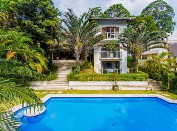 Casa · 696m² · 4 Quartos · 4 Vagas · Excelente casa com jardim e piscina, localizada no Alto da Boa Vista.