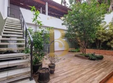 Casa · 300m² · 5 Quartos · 2 Vagas · Casa com 300 m², 5 quartos sendo 2 suítes à venda no bairro Paraíso.