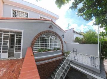 Casa · 250m² · 3 Quartos · 2 Vagas · Casa com 250 m², 3 quartos sendo 1 suíte à venda no bairro Vila Romana.