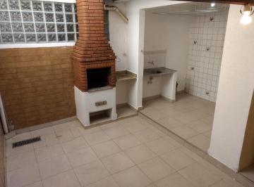 Casa · 190m² · 5 Quartos · 2 Vagas · Casa com 190 m², 5 quartos sendo 2 suítes à venda no bairro Vila Gumercindo.