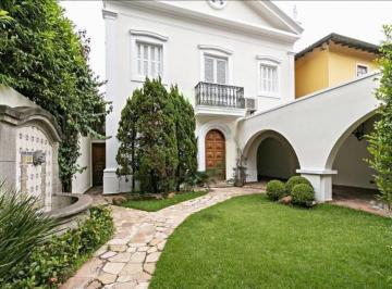 Casa · 300m² · 3 Quartos · 2 Vagas · Casa com 300 m², 3 quartos sendo 3 suítes à venda no bairro Jardim Europa.