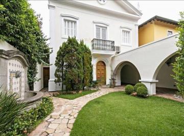Casa · 300m² · 3 Quartos · 2 Vagas · Casa com 300 m², 3 quartos sendo 3 suítes à venda no bairro Jardim Europa.