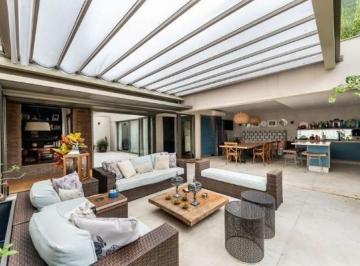Casa · 495m² · 3 Quartos · 4 Vagas · Casa de condomínio com 495 m², 3 quartos sendo 3 suítes à venda no bairro Alto de Pinheiros.