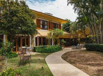 Casa · 690m² · 4 Quartos · 4 Vagas · Casa com 690 m², 4 quartos sendo 3 suítes à venda no bairro Jardim Guedala.
