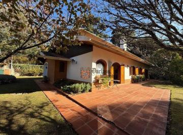e791bf18ecb88cf798cea9cd5dd62605f2f9062a · Casa com 4 dormitórios à venda, 267 m² por R$ 1.500.000,00 - Jd do Embaixador - Campos do Jordão/SP