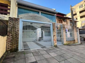 Casa · 215m² · 3 Quartos · 2 Vagas · Casa à venda com 215m² na Hípica, 3 quartos sendo 1 suíte e 2 vagas