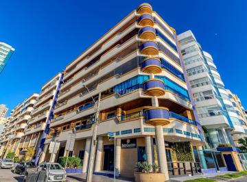Apartamento · 217m² · 4 Quartos · 3 Vagas · Apartamento a beira mar a venda, com 4 quartos em Meia-Praia, Itapema,SC -86887