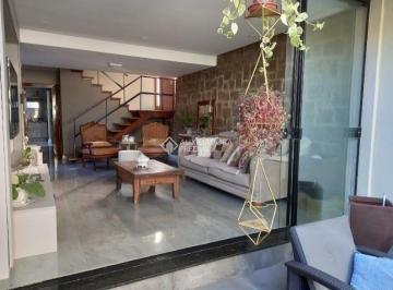 154777_iJl33_154777685ef648a70ab.jpg · Casa - Teresópolis - 3 dormitórios - 1 suíte - 3 banheiros - 2 vagas, Piscina