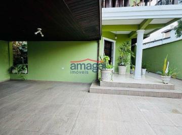 Casa · 260m² · 4 Quartos · 3 Vagas · Espetacular Sobrado no Cidade Jardim - Jacareí