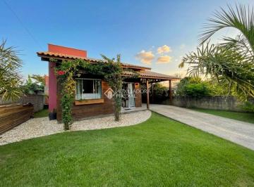 Casa · 72m² · 2 Quartos · Casa térrea com 2 dormitórios, piscina e excelente localização - Arroio do Rosa, Imbituba/SC