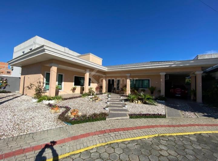Casa à venda com 3 Quartos, Balneário Piçarras - R$ 2.200.000, 450 m2 ...