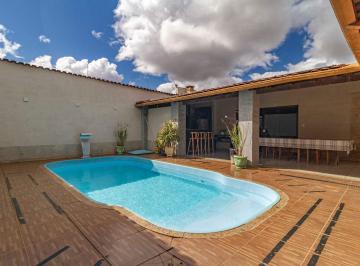 Casa · 200m² · 4 Quartos · 6 Vagas · OPORTUNIDADE! CASA 04 QUARTOS COM PISCINA E CHURRASQUEIRA