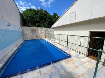 Casa · 240m² · 4 Quartos · 3 Vagas · Casa residencial com 4 quartos sendo 1 suíte disponível para locação no bairro Santa Mônica em Uberl
