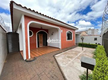 Casa · 480m² · 5 Quartos · 1 Vaga · Casa residencial disponível para locação e venda no bairro Nossa Senhora Aparecida em Uberlândia-MG