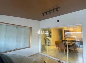 Casa · 201m² · 3 Quartos · 2 Vagas · Casa disponível para venda no bairro Brasil em Uberlândia MG