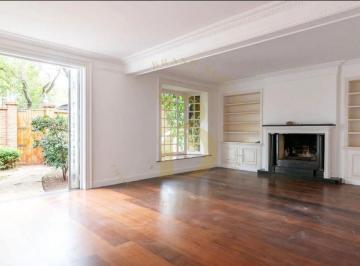 Casa · 309m² · 4 Quartos · 3 Vagas · Casa com 309 m², 4 quartos sendo 1 suíte à venda no bairro Jardim Europa.