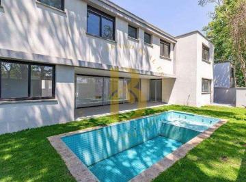 Casa · 712m² · 4 Quartos · 4 Vagas · Linda casa de condomínio com 712 m², 4 quartos sendo 4 suítes à venda no bairro Jardim Cordeiro.