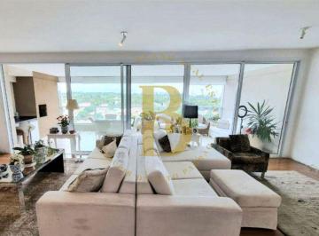 Apartamento · 180m² · 3 Quartos · 3 Vagas · Apartamento em andar alto, com varanda gourmet, localizado no Campo Belo.