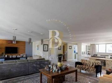 Apartamento · 268m² · 3 Quartos · 3 Vagas · Excelente apartamento em andar alto, localizado Itaim Bibi.