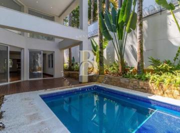 Casa · 853m² · 4 Quartos · 6 Vagas · Primorosa casa em condomínio fechado, localizado no Alto da Boa Vista.