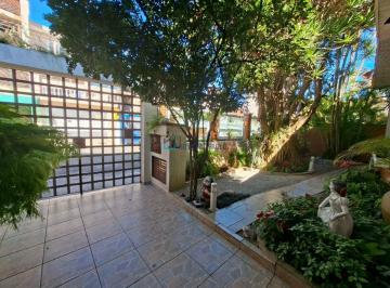 Casa · 130m² · 2 Quartos · 5 Vagas · Casa térrea à venda em Mirandópolis com 2 dormitórios e 5 vagas de garagem.