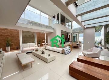 Sala · Casa à beira mar com 4 quartos (4 suítes), 2 vagas e lazer em Jardim Guaiuba, Guarujá
