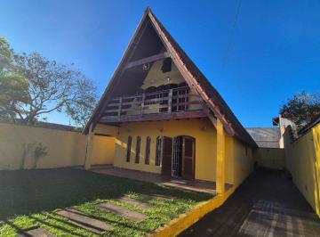Casa de 3 quartos, Itanhaém · Casa para Venda, Itanhaém / SP. Possui 03 dormitórios e piscina