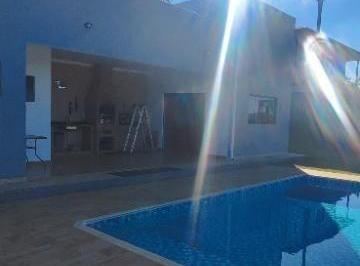 Foto 01 · Casa chacara em condomínio à venda em Pinhalzinho-SP: 3 quartos, 1 suíte, 3 salas, 3 banheiros, 4 va