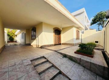 x10ef242odc1ngvjzweyntjh_md · Casa Linear com 4 Quartos 1 Suite e 4 vagas no Bairro itapoa
