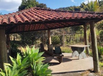 Foto 01 · CHÁCARA 7.000m² C/ ÁGUA CORRENTE, QUIOSQUE E CASA SIMPLES À VENDA EM ITAGUARA/MG