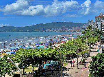 24236595_4.jpg · Apartamento 4 dormitórios frente mar Meia Praia SC