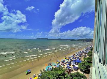 24333360_4.jpg · Apartamento 3 suítes frente mar Meia Praia SC
