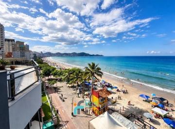 25332637_4.jpg · Apartamento 4 quartos frente mar Meia Praia SC