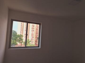 Sala - vista para piscina · Apartamento