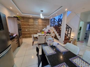 Casa de 5 quartos, Juazeiro do Norte · Casa duplex à venda com 5 quartos, 235,13m² em Juazeiro do Norte - Ceará