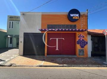 Casa ampla no centro com imóvel comercial alugado como renda extra · Casa à venda - no Centro