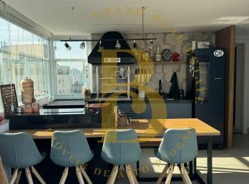 Apartamento · 121m² · 2 Quartos · 2 Vagas · Cobertura com 2 Dormitórios (1 Suíte), Living Amplo e 2 Vagas de Garagem