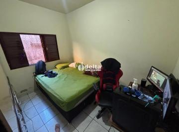 Casa · 300m² · 3 Quartos · 2 Vagas · Casa residencial disponível para venda no bairro Jardim Brasilia em Uberlândia-MG.