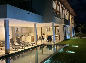 Casa de 6 quartos, Guarajuba · Casa con 584 m² e 6 quartos à venda em Guarajuba