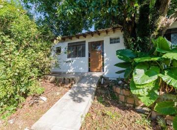 Casa · 597m² · 1 Quarto · 3 Vagas · Studio com Pátio e Pomar – Casa Individual no Bairro Santa Tereza, a 10 Min do Centro de POA!