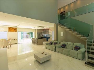 Casa · 600m² · 5 Quartos · 4 Vagas · A Casa Perfeita para Sua Família: 4 Suítes e 479 m² no Ponta Negra 2