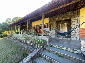 Casa · 150m² · 4 Quartos · 8 Vagas · Casa em Condomínio com 4 Quartos, Piscina e Vista para a Lagoa