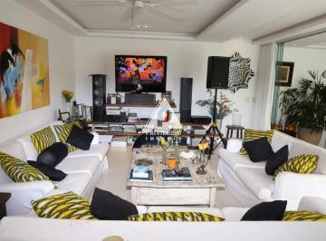 Apartamento · 315m² · 4 Quartos · 2 Vagas · Cobertura triplex com 4 quartos, 2 suítes, 2 vagas, em Laranjeiras, Rio de Janeiro!